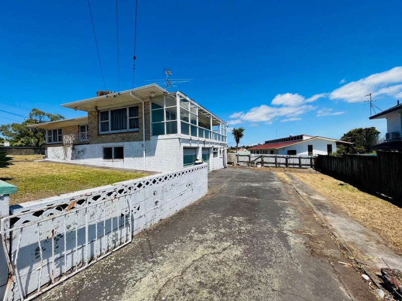 203 Methuen Road, New Windsor, Auckland - Carousel 13
