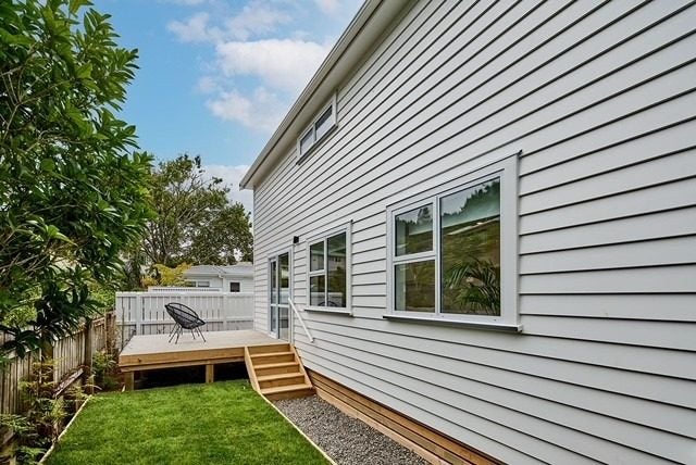 59A Larsen Crescent, Tawa, Wellington - Carousel 1