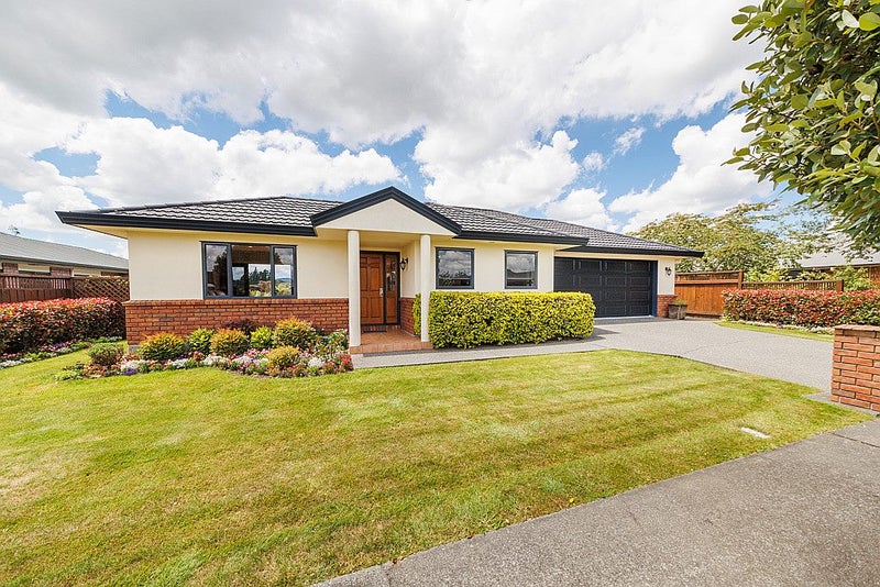 16 Sycamore Crescent, Fitzherbert, Palmerston North - Carousel 23