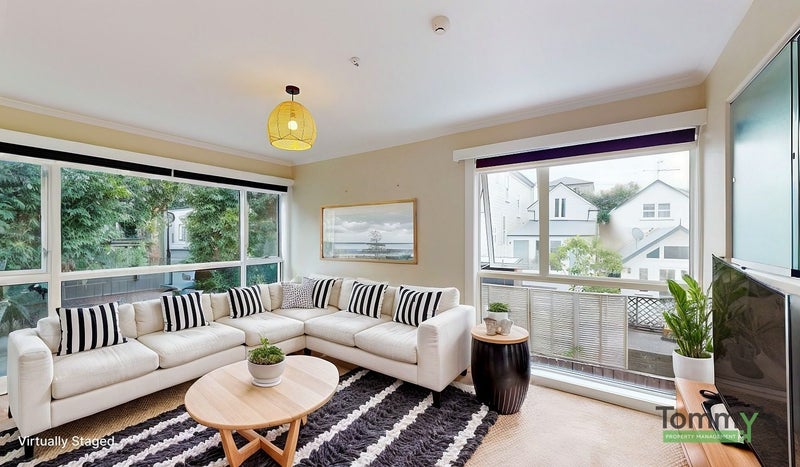 7/4 Queen Street, Mount Victoria, Wellington - Carousel 1