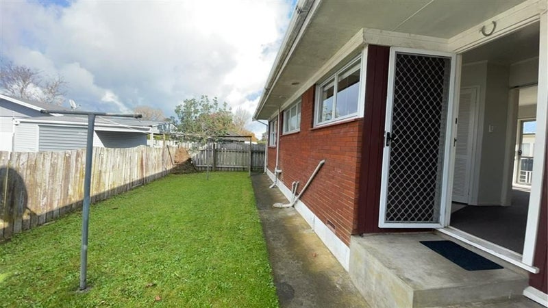 2/22 School Road, Morningside, Auckland - Carousel 9