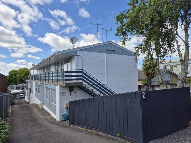 1/2 Hill Street, Hamilton Lake, Hamilton - Carousel 1