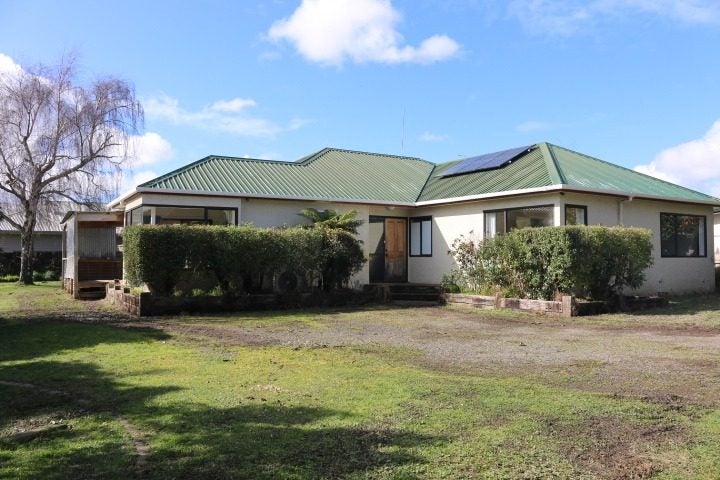 19 Norwich Place, Awapuni, Palmerston North - Carousel 1