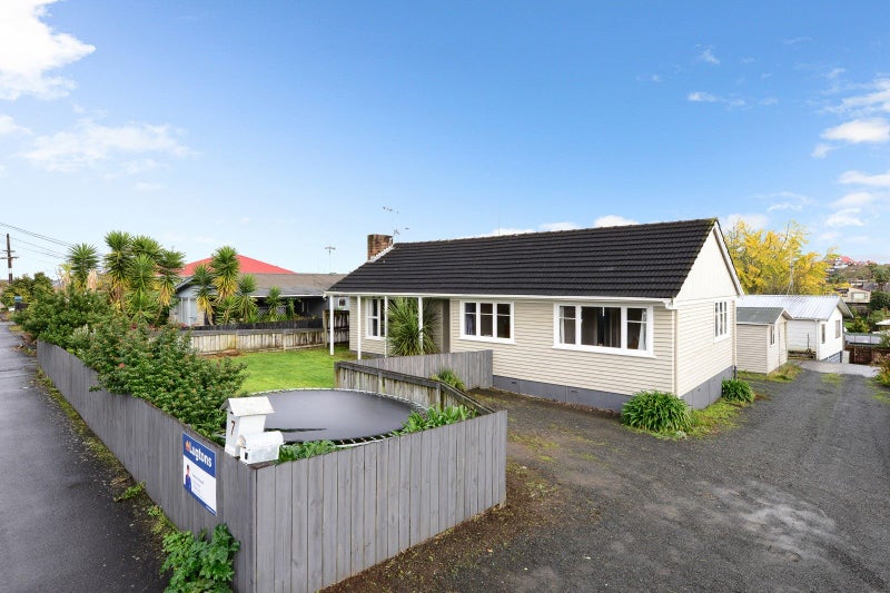 7 Thomson Avenue, Dinsdale, Hamilton - Carousel 2