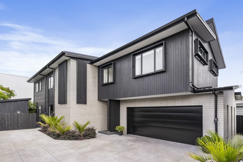 18B Kiwi Road, Point Chevalier, Auckland - Carousel 1