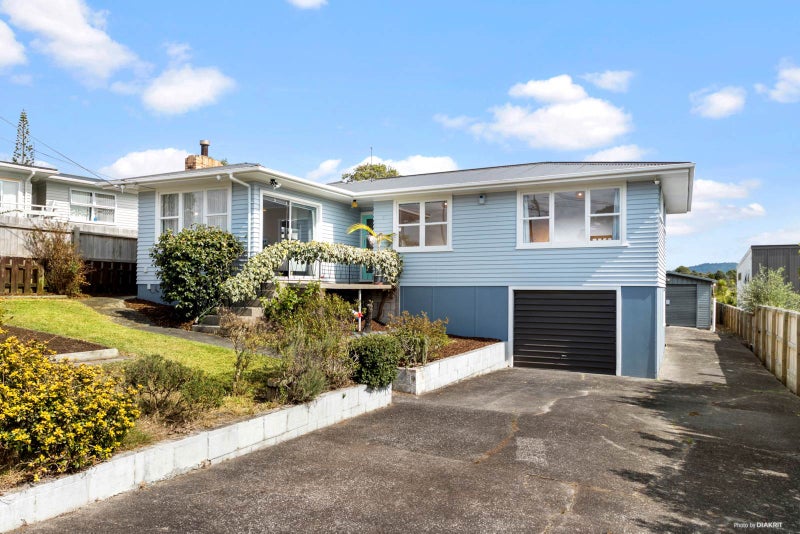 87 Awaroa Road, Sunnyvale, Auckland - Carousel 1