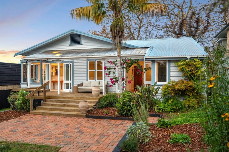 12 Glade Place, Birkenhead, Auckland - Carousel 2