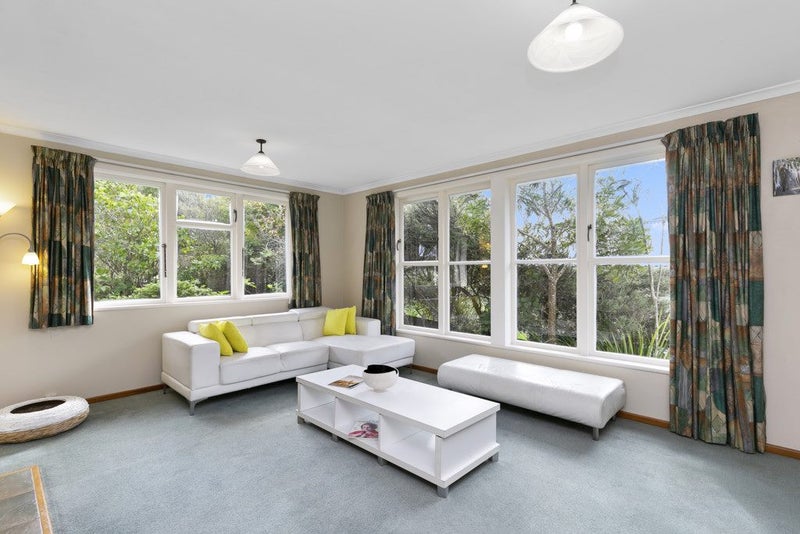 186 Dowse Drive, Maungaraki, Lower Hutt - Carousel 1