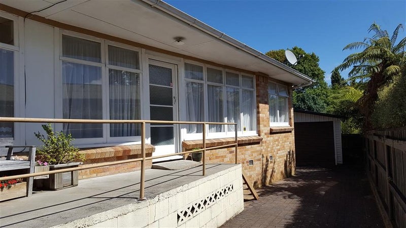 13B Queenwood Avenue, Queenwood, Hamilton - Carousel 1