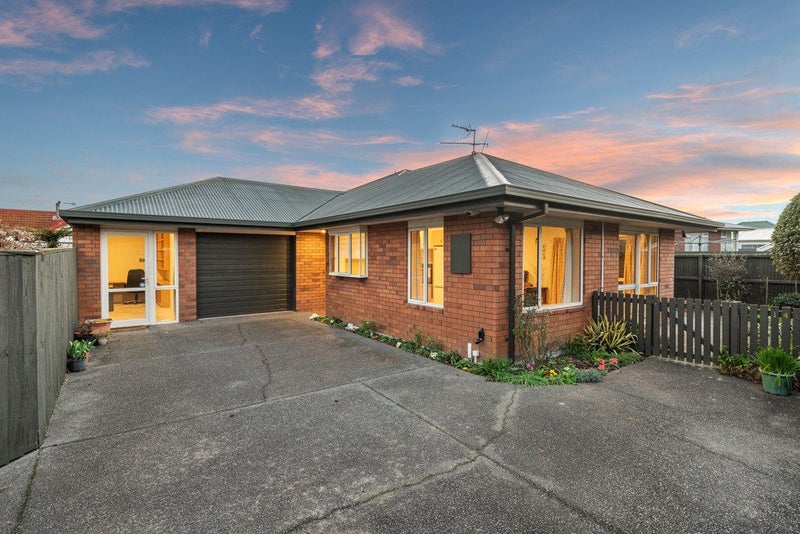 2/14 Middlepark Road, Sockburn, Christchurch - Carousel 1