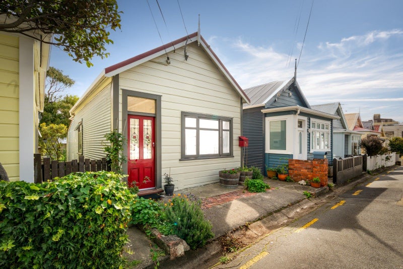 19 Moir Street, Mount Victoria, Wellington - Carousel 22