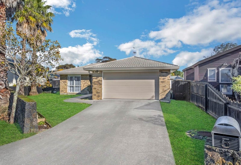 5 Midvale Place, Burswood, Auckland - Carousel 1