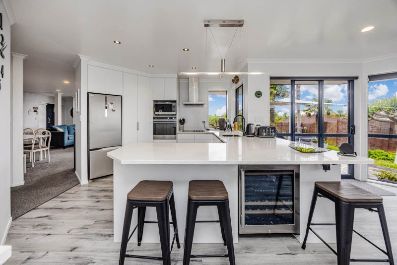 28 Earnslaw Crescent, Flat Bush, Manukau City, Auckland - Carousel 1