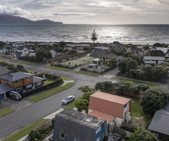 122 Field Way, Waikanae Beach, Waikanae - Carousel 2