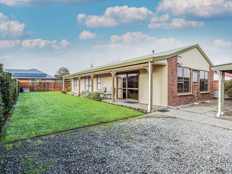 9 Flaxwood Lane, Waltham, Christchurch - Carousel 1