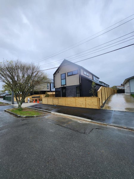 1/8 Victoria Street, Ebdentown, Upper Hutt - Carousel 1