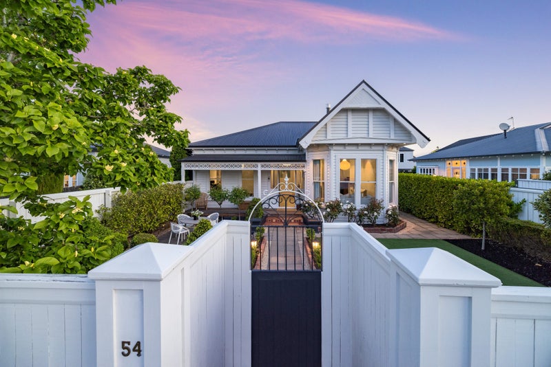 54 Hawkesbury Avenue, St Albans, Christchurch - Carousel 2