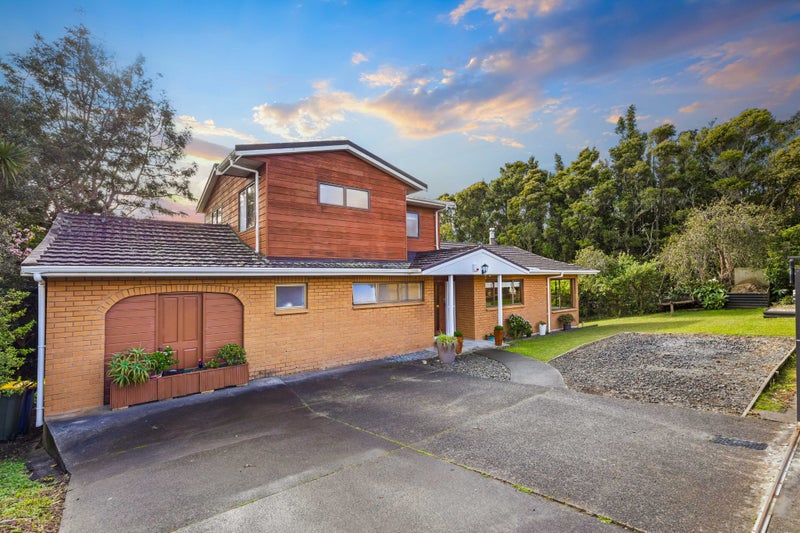 1109 Scenic Drive North, Swanson, Auckland - Carousel 1