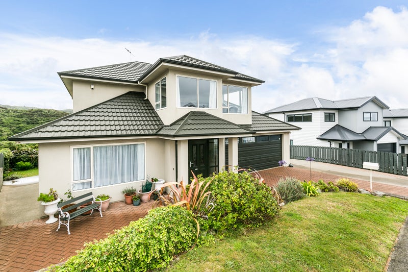 35 Tamworth Crescent, Newlands, Wellington - Carousel 1