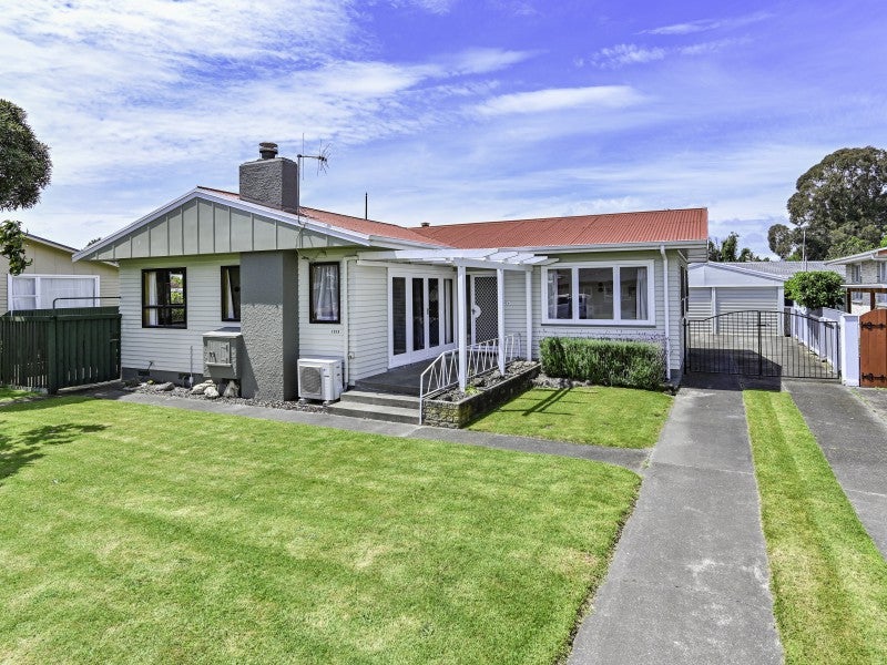 1213 Willowpark Road North, Mayfair, Hastings - Carousel 1