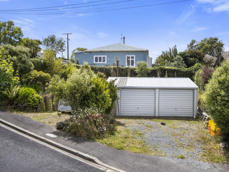12 Jellicoe Crescent, Kaikorai, Dunedin - Carousel 1