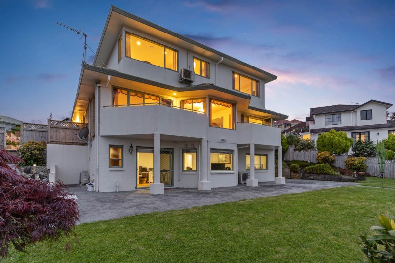 23 Lobelia Rise, Goodwood Heights, Auckland - Carousel 1