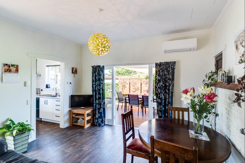 1211 Caroline Road, Mayfair, Hastings - Carousel 2