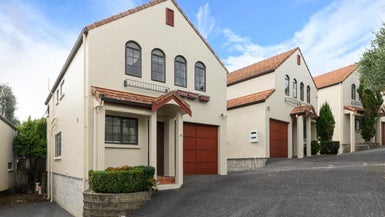 4/5 Spencer Road, Oteha, Auckland - Carousel 1