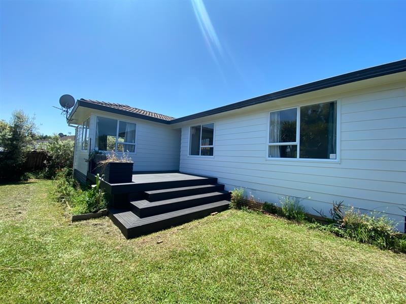225 Waitemata Drive, Ranui, Auckland - Carousel 1