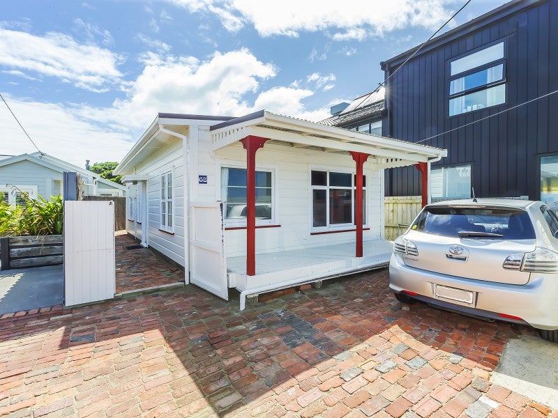 68 Lyall Parade, Lyall Bay, Wellington - Carousel 1
