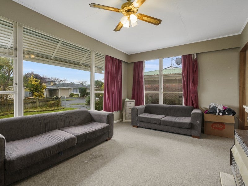 1 Strathmore Place, Awapuni, Palmerston North - Carousel 2