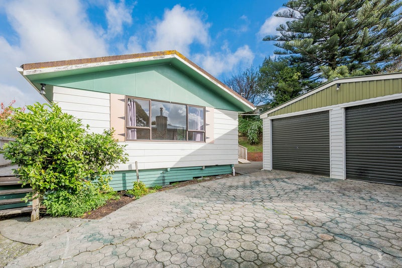 65 Poplar Avenue, RAUMATI SOUTH, PARAPARAUMU - Carousel 1