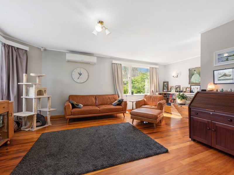 1/45 Dowling Grove, Silverstream, Upper Hutt - Carousel 2