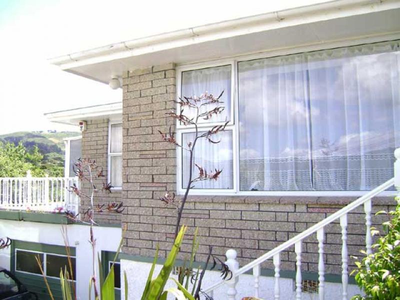 6 Levin Grove, Kelson, Lower Hutt - Carousel 1