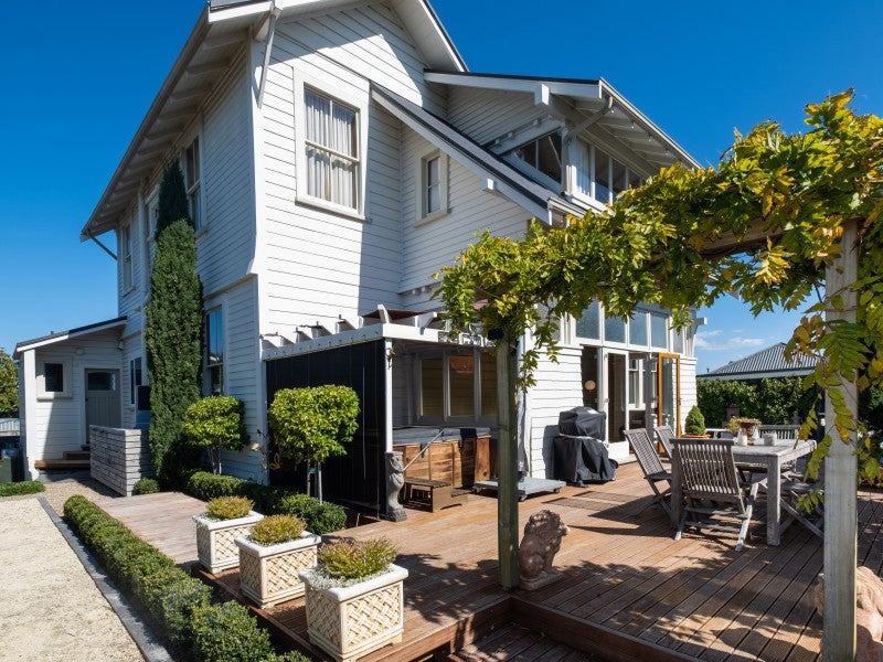 4 Sealy Road, Bluff Hill, Napier - Carousel 1