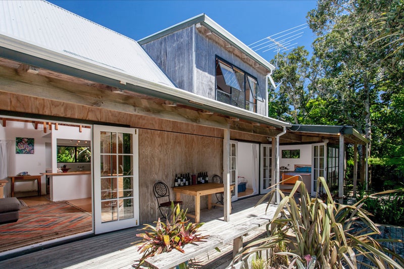 37 Hekerua Road, Oneroa, Waiheke Island - Carousel 2