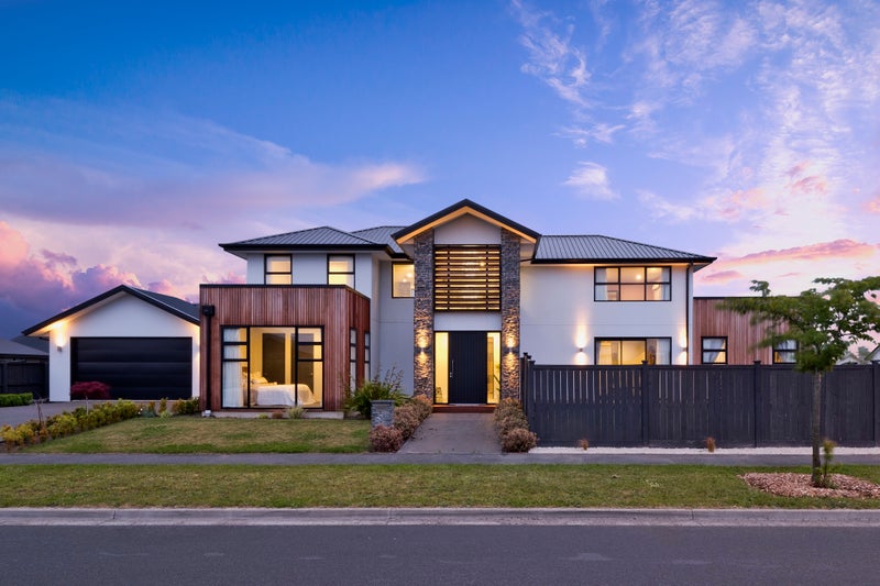 2 Josephine Crescent, Aidanfield, Christchurch - Carousel 1