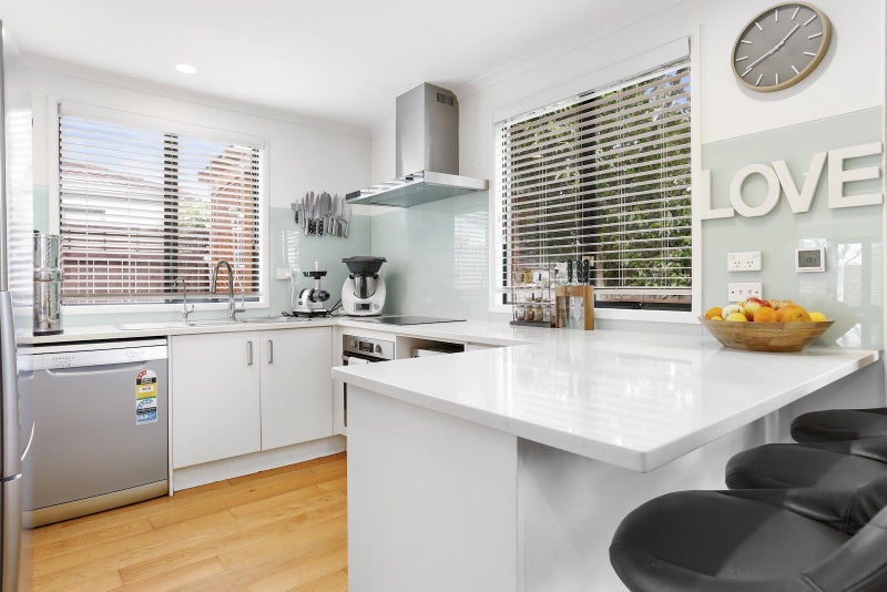 18 Belle Verde Drive, Sunnynook, Auckland - Carousel 2