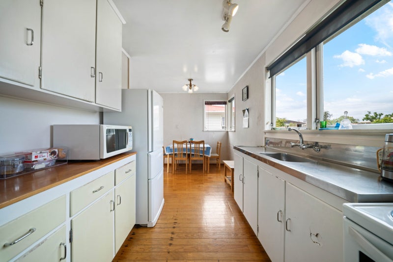 80 Riverpark Crescent, Henderson, Auckland - Carousel 2