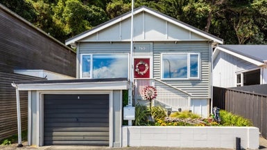 765 Marine Drive, Eastbourne, Lower Hutt - Carousel 1
