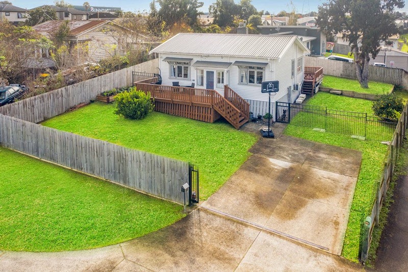 1 Waiari Road, Conifer Grove, Takanini - Carousel 2