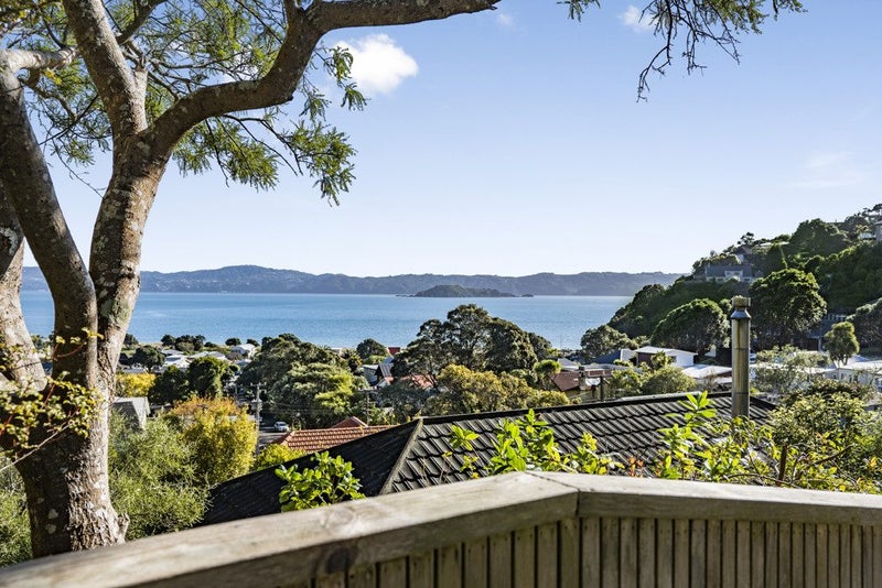 30 Rona Street, Eastbourne, Lower Hutt - Carousel 2