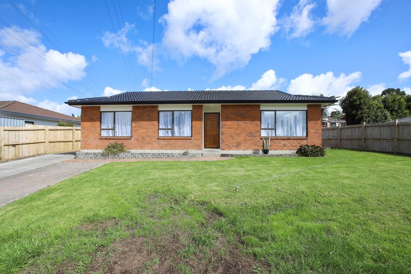 4 Lori Place, Massey, Auckland - Carousel 2