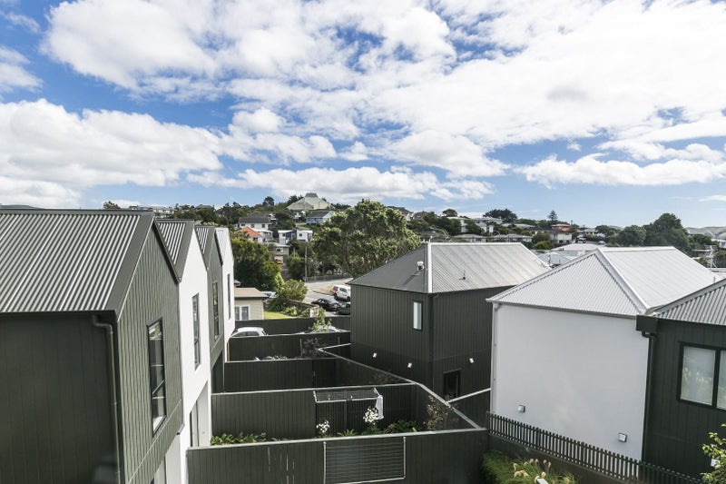 11/6 Oswald Crescent, Paparangi, Wellington - Carousel 16