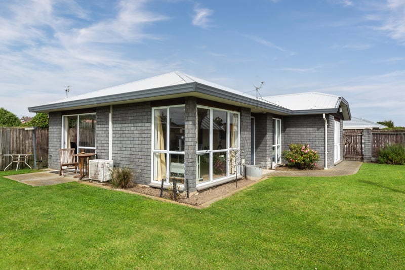 17 Honeysuckle Place, Northcote, Christchurch - Carousel 1