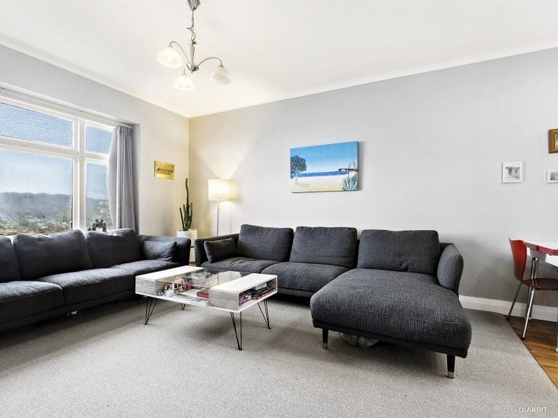 54 Pembroke Road, Northland, Wellington - Carousel 2