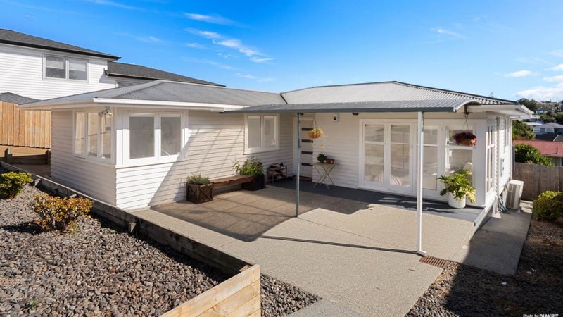 22 Ellis Avenue, Mount Roskill, Auckland - Carousel 1