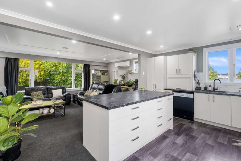 65 Prospect Terrace, Newfield, Invercargill - Carousel 2