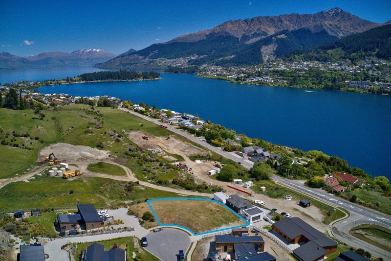 10 Red Deer Rise, Kelvin Heights, Queenstown - Carousel 1