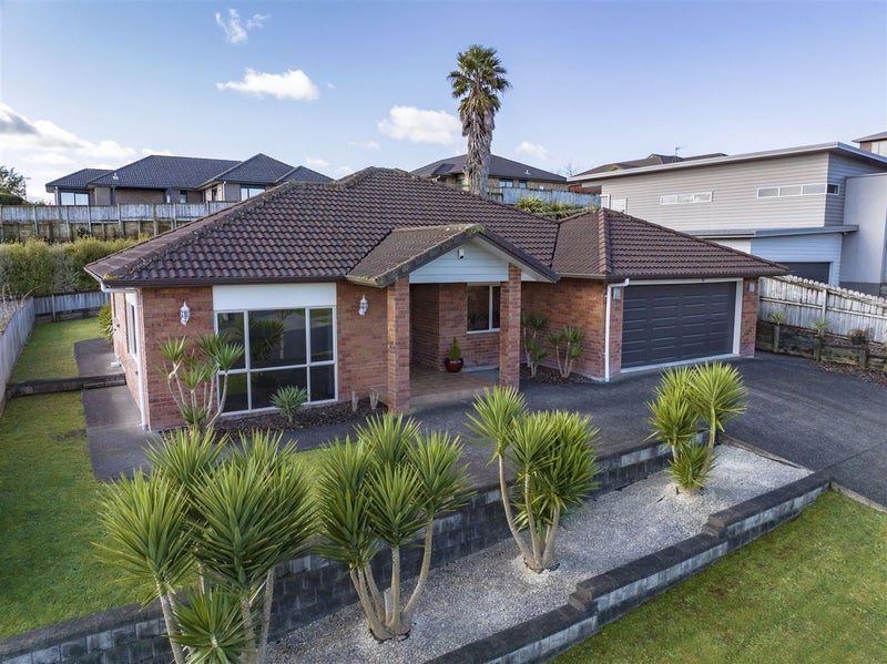 35 The Ford, Huntington, Hamilton - Carousel 1